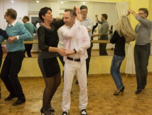 Salsa & Merengue Anfänger – Mittelstufe für Singles und Paare 