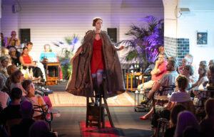 Das kunstseidene Mädchen Ein Solo-Theaterstück mit Christina Wouters