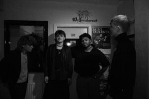 Crimson Bloom WERKBÜHNEN-Donnerstag: Konzert mit Mit Kultur am Fließband 