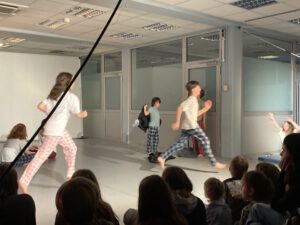 Das Rampenlicht ruft Theaterworkshop mit anschließender Aufführung