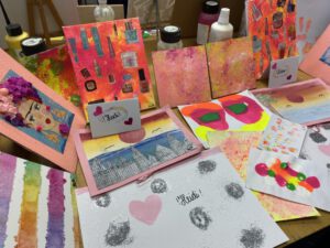 Gemeinsam malen – Kinder Eltern Großeltern (mit und ohne Behinderung) Farbe, Pinsel, fertig, los!
